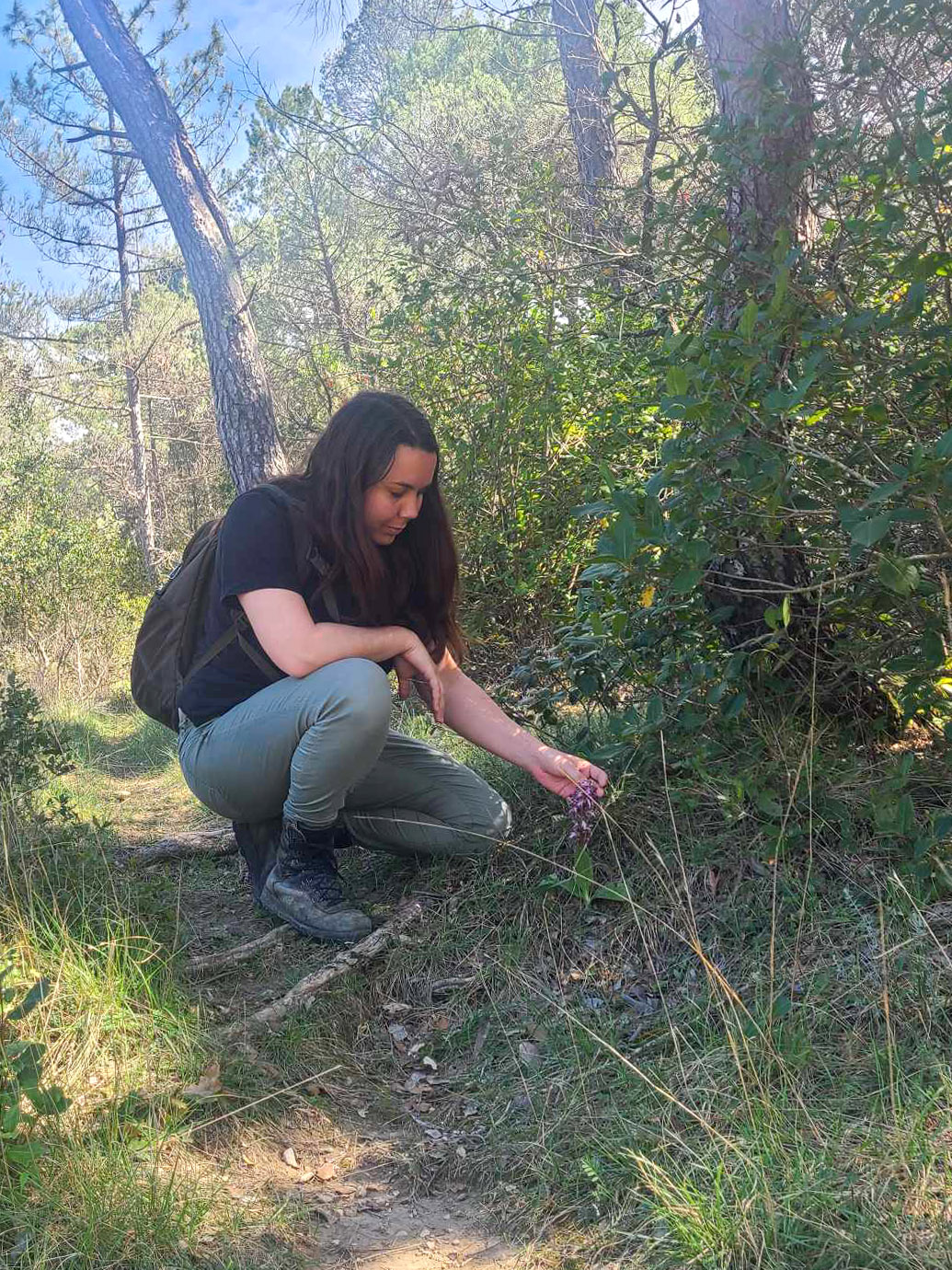 Margaux en train d'observer sur le terrain